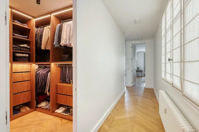 Apartment in 16th (Trocadéro - Etoile - Passy), Paris