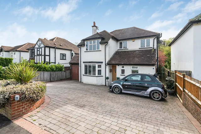 42 Outwood Lane, Chipstead CR5 3NB