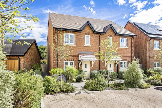 20 Field Maple Gardens, High Wycombe HP10 9FN