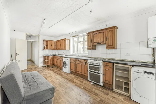 31 Rosebery Avenue, London E12 6PY