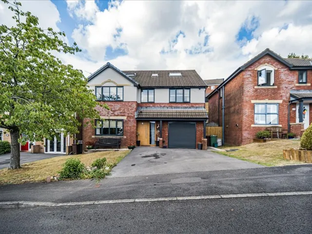 3 Henfron, Caerphilly CF83 2NU