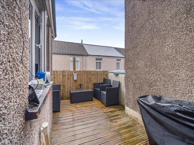 5 Llwynmadoc Street, Pontypridd CF37 2HR