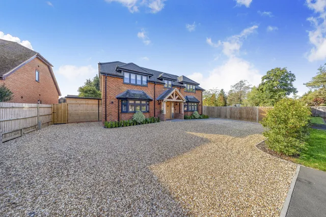 16 Penbere Close, Tadley RG26 3ES