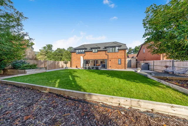 16 Penbere Close, Tadley RG26 3ES