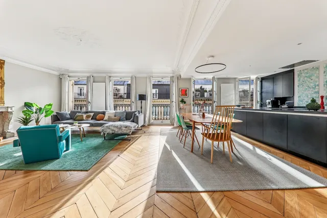 Apartment in 8th (Golden Triangle - Parc Monceau), Paris