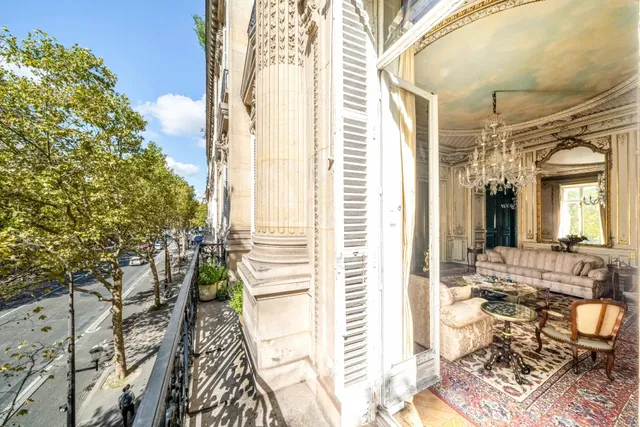 Apartment in 8th (Golden Triangle - Parc Monceau), Paris