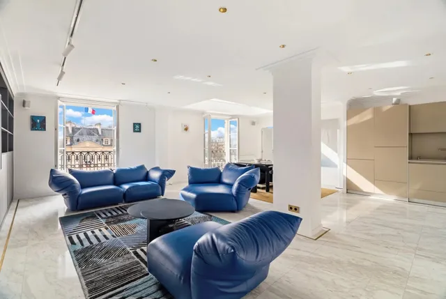Apartment in 8th (Golden Triangle - Parc Monceau), Paris