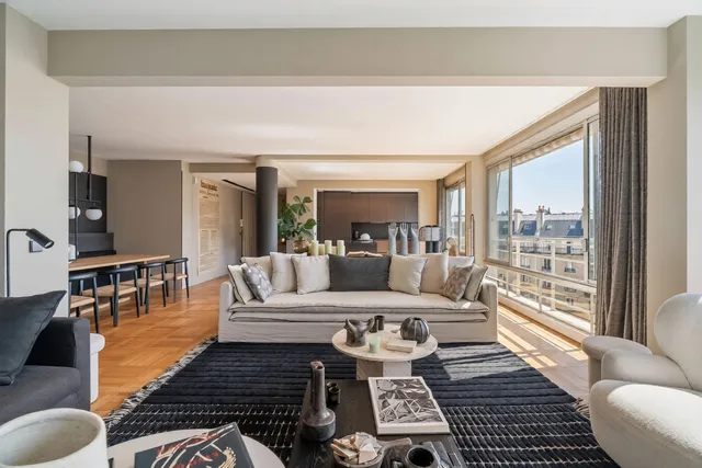 Apartment in 16th (Trocadéro - Etoile - Passy), Paris