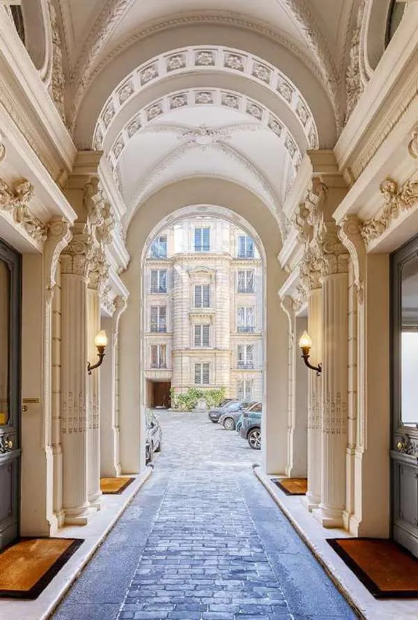 Apartment in 8th (Golden Triangle - Parc Monceau), Paris
