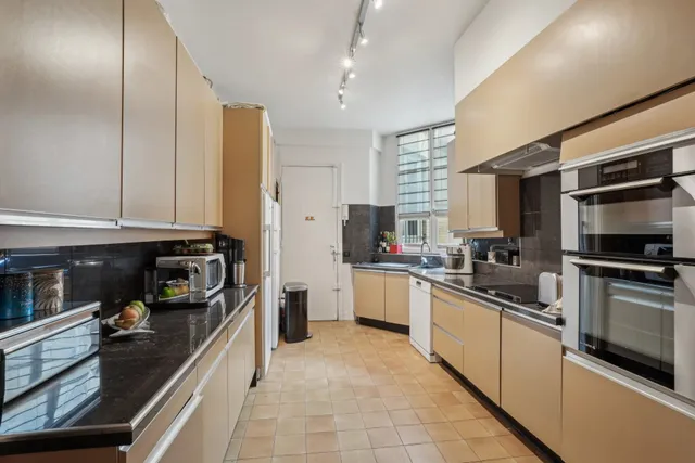 Apartment in 16th (Trocadéro - Etoile - Passy), Paris