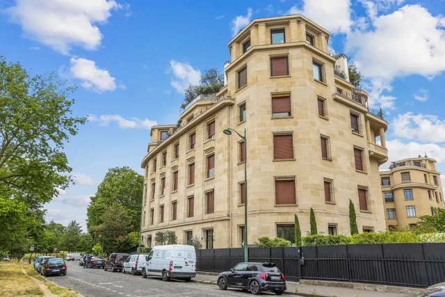 Apartment in 16th (Trocadéro - Etoile - Passy), Paris