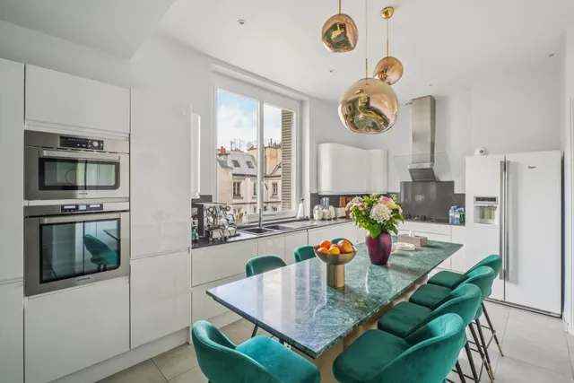 Apartment in 16th (Trocadéro - Etoile - Passy), Paris