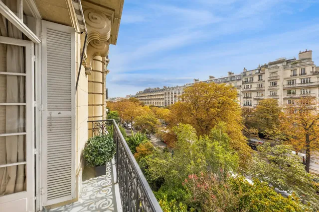 Apartment in 16th (Trocadéro - Etoile - Passy), Paris