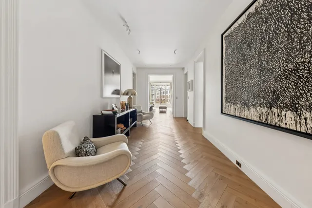 Apartment in 16th (Trocadéro - Etoile - Passy), Paris
