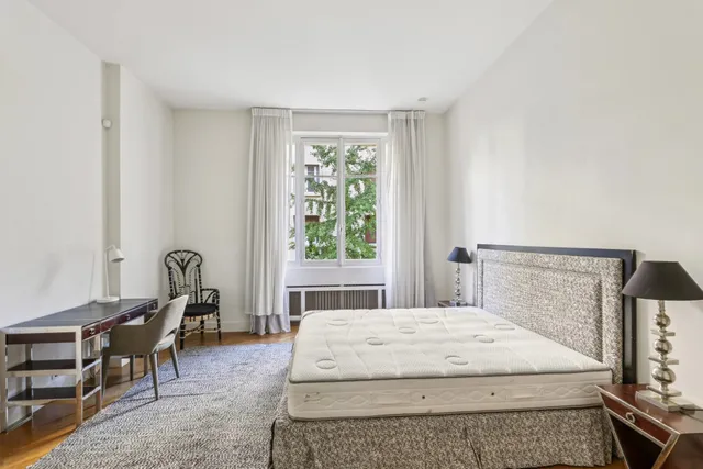 Apartment in 16th (Trocadéro - Etoile - Passy), Paris