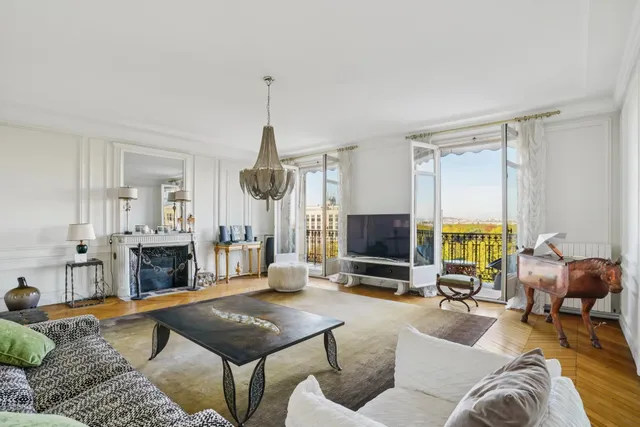 Apartment in 16th (Trocadéro - Etoile - Passy), Paris