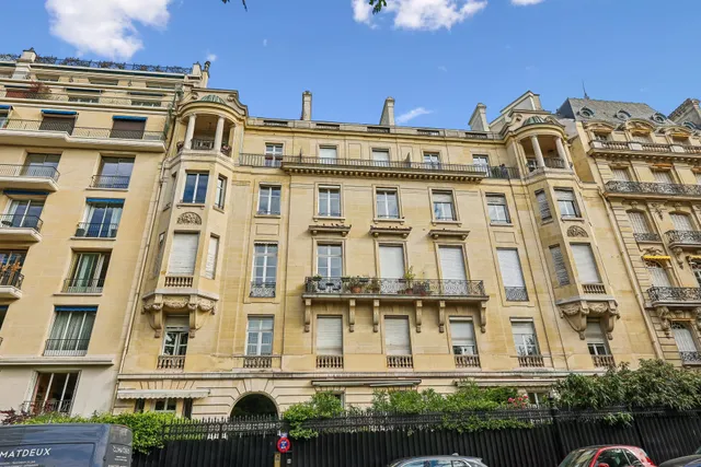 Villa in 16th (Trocadéro - Etoile - Passy), Paris