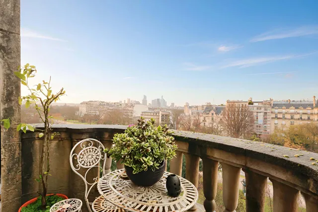 Apartment in 16th (Trocadéro - Etoile - Passy), Paris