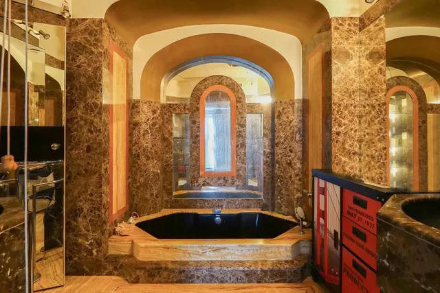Apartment in 16th (Trocadéro - Etoile - Passy), Paris