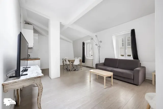 Apartment in 8th (Golden Triangle - Parc Monceau), Paris