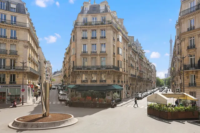 Apartment in 16th (Trocadéro - Etoile - Passy), Paris