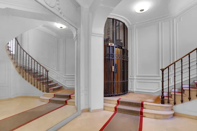 Apartment in 16th (Trocadéro - Etoile - Passy), Paris
