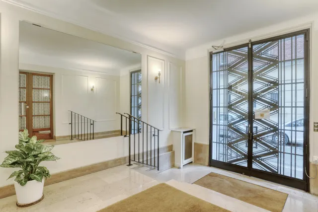 Apartment in 16th (Trocadéro - Etoile - Passy), Paris