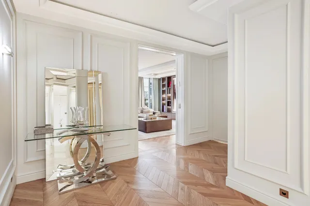 Apartment in 8th (Golden Triangle - Parc Monceau), Paris