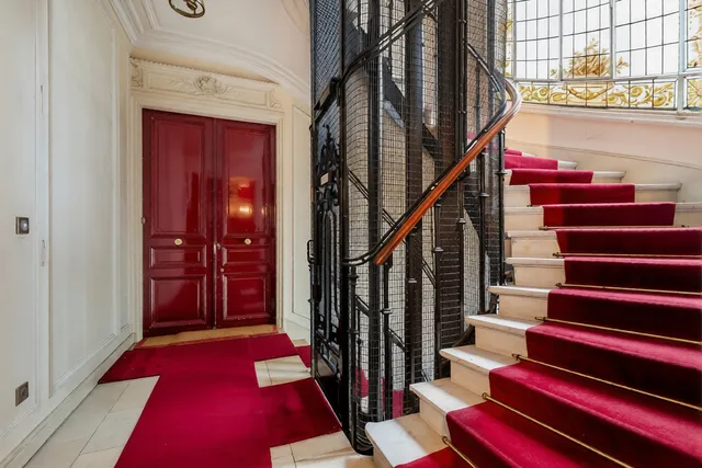 Apartment in 16th (Trocadéro - Etoile - Passy), Paris