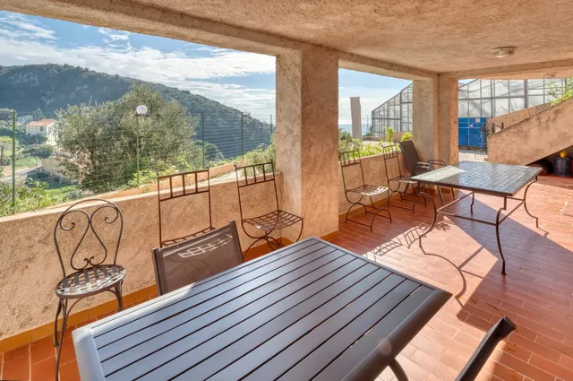 فيلا في إيزي، الريفييرا الفرنسية