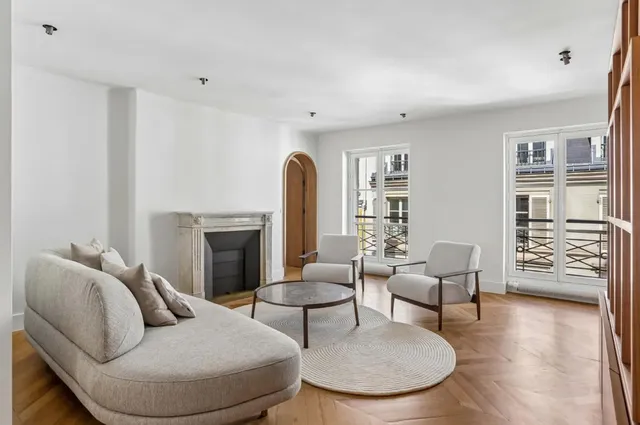 Apartment in 8th (Golden Triangle - Parc Monceau), Paris