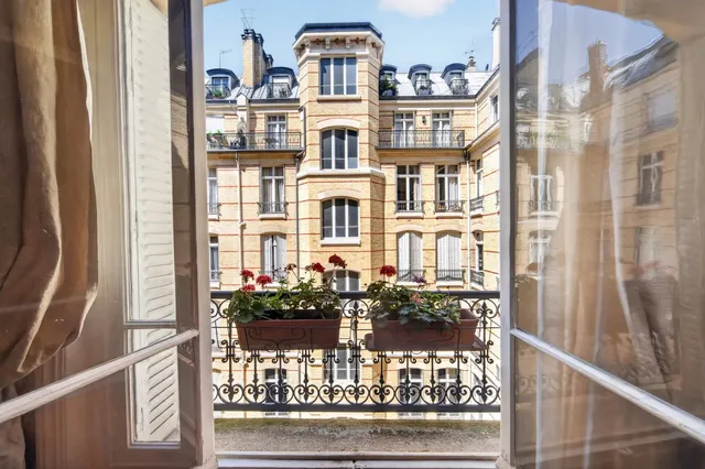 Apartment in 16th (Trocadéro - Etoile - Passy), Paris