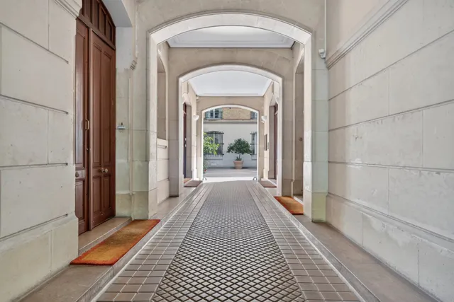 Apartment in 16th (Trocadéro - Etoile - Passy), Paris