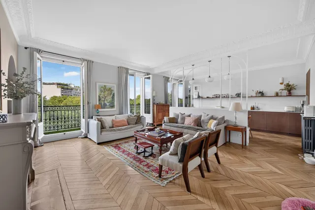Apartment in 16th (Trocadéro - Etoile - Passy), Paris