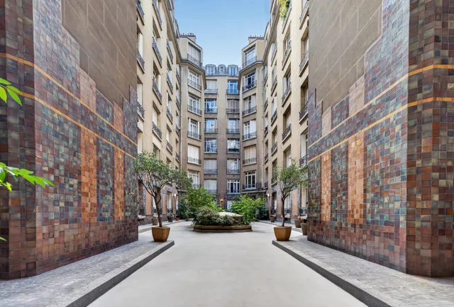 Apartment in 16th (Trocadéro - Etoile - Passy), Paris