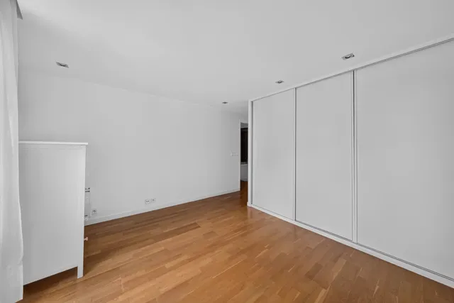 Apartment in 16th (Trocadéro - Etoile - Passy), Paris