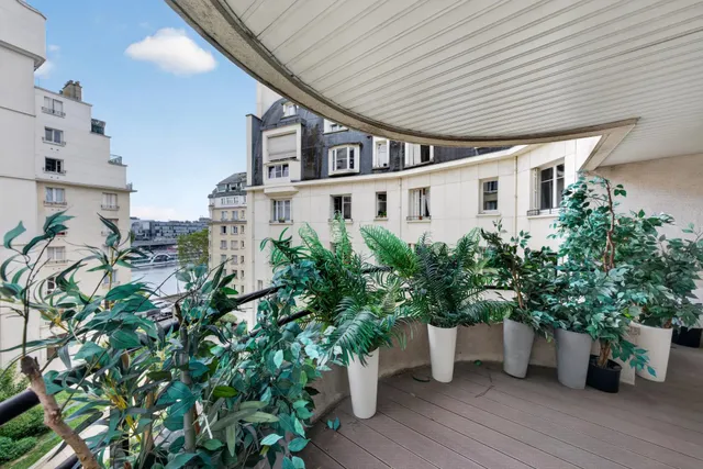 Apartment in 16th (Trocadéro - Etoile - Passy), Paris