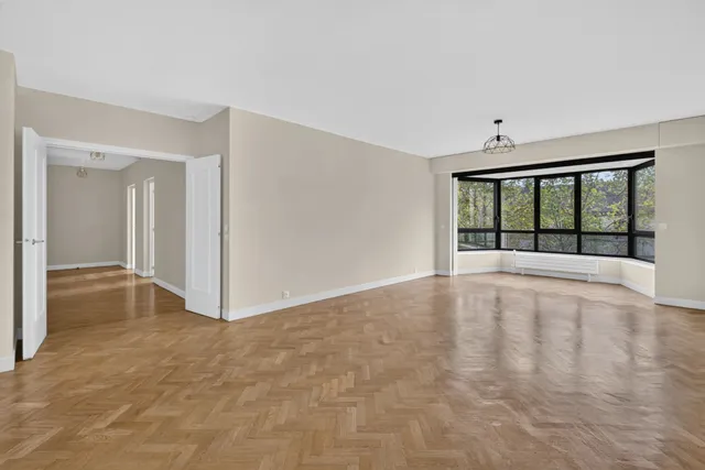 Apartment in 7th (Invalides, Eiffel Tower, Orsay), Paris