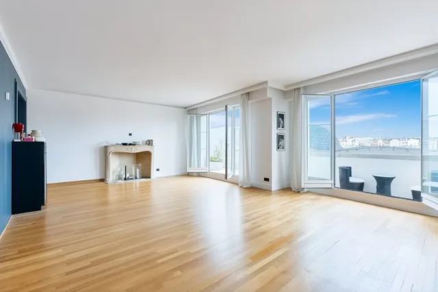 Apartment in 16th (Trocadéro - Etoile - Passy), Paris
