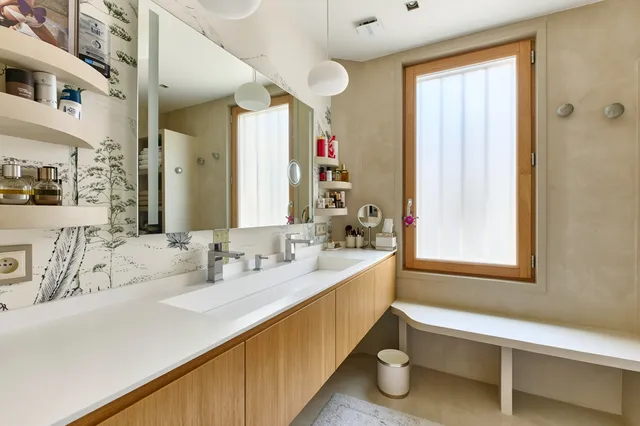 Apartment in 16th (Trocadéro - Etoile - Passy), Paris