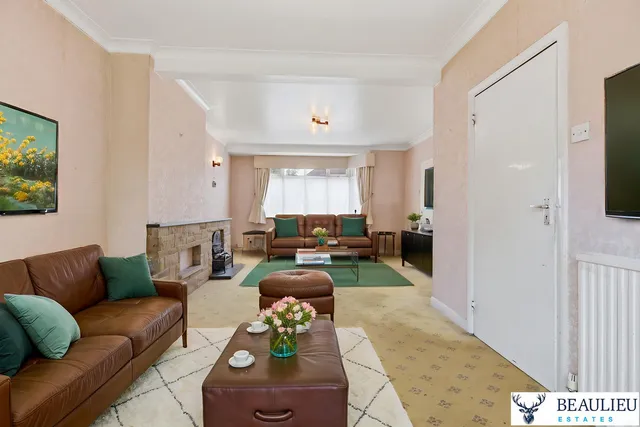 39 Chigwell Park Drive, Chigwell IG7 5BD