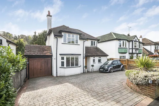 42 Outwood Lane, Chipstead CR5 3NB