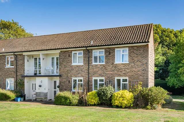 25 Sanderstead Court Addington Road, South Croydon CR2 8RA