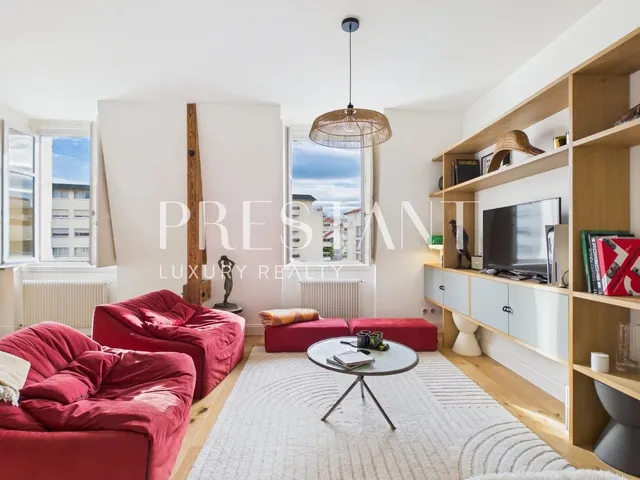 Beautiful renovated 2-bedroom apartment in an emblematic building in Biarritz
