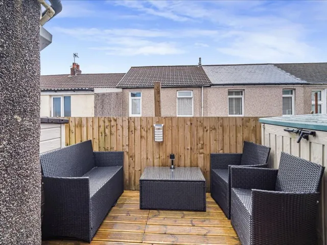 5 Llwynmadoc Street, Pontypridd CF37 2HR