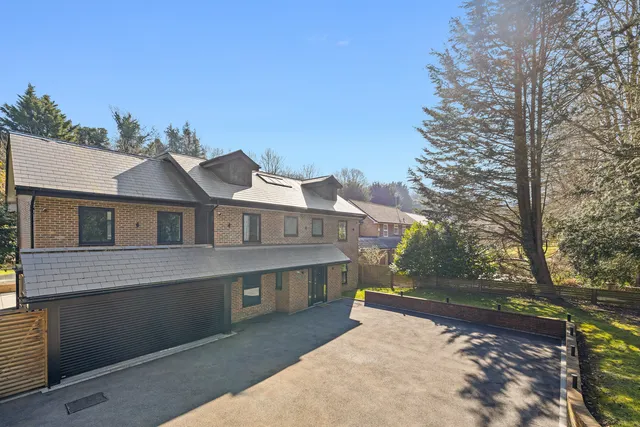 17 Welcomes Road, Kenley CR8 5HA