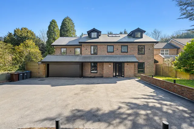 17 Welcomes Road, Kenley CR8 5HA
