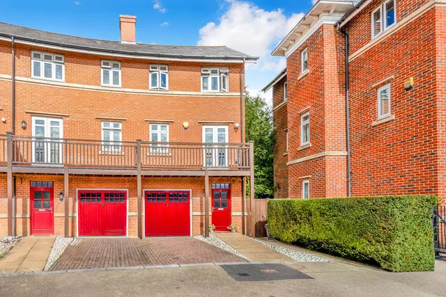 17 Simmonds Crescent, Lower Earley RG6 3WF