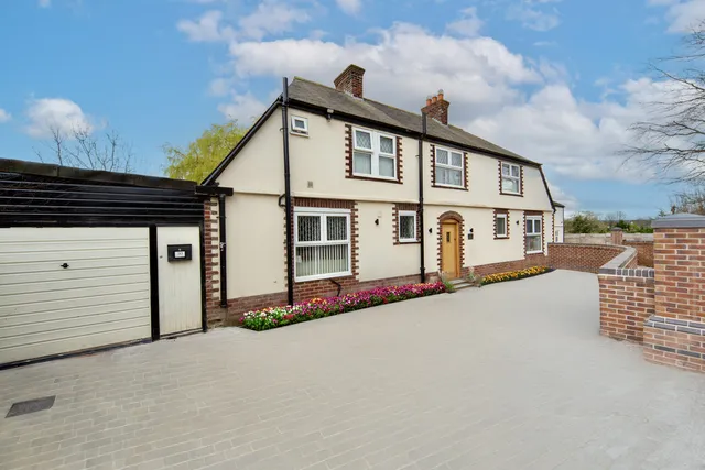 30 Raby Park Road, Neston CH64 9SP