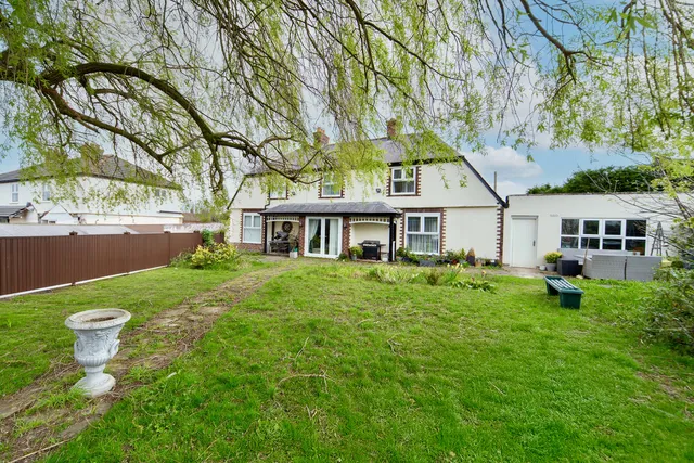 30 Raby Park Road, Neston CH64 9SP